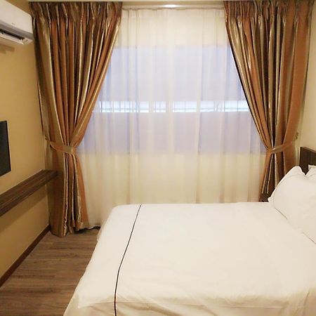 Angsoka Hotel Teluk Intan Esterno foto