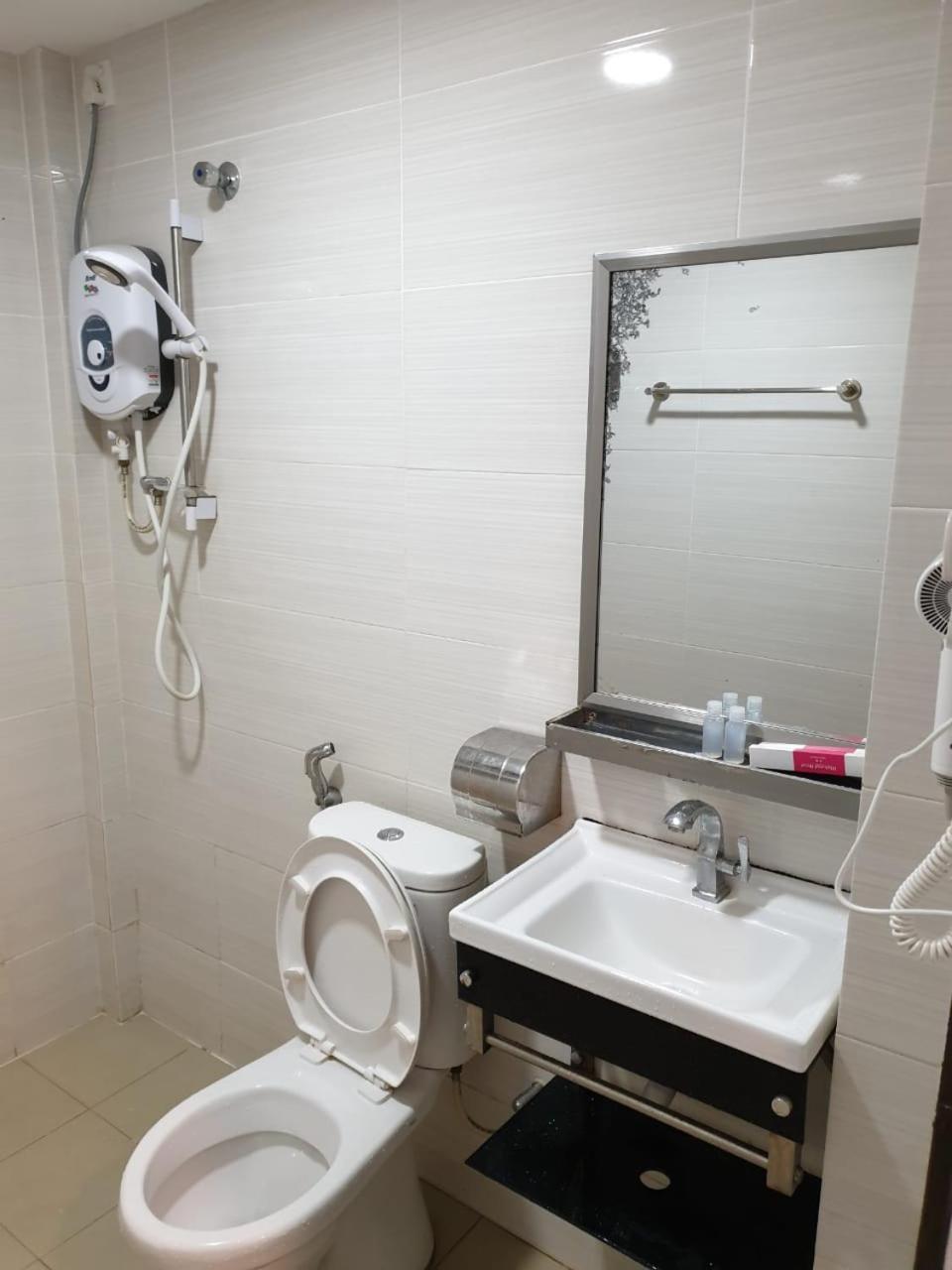 Angsoka Hotel Teluk Intan Esterno foto