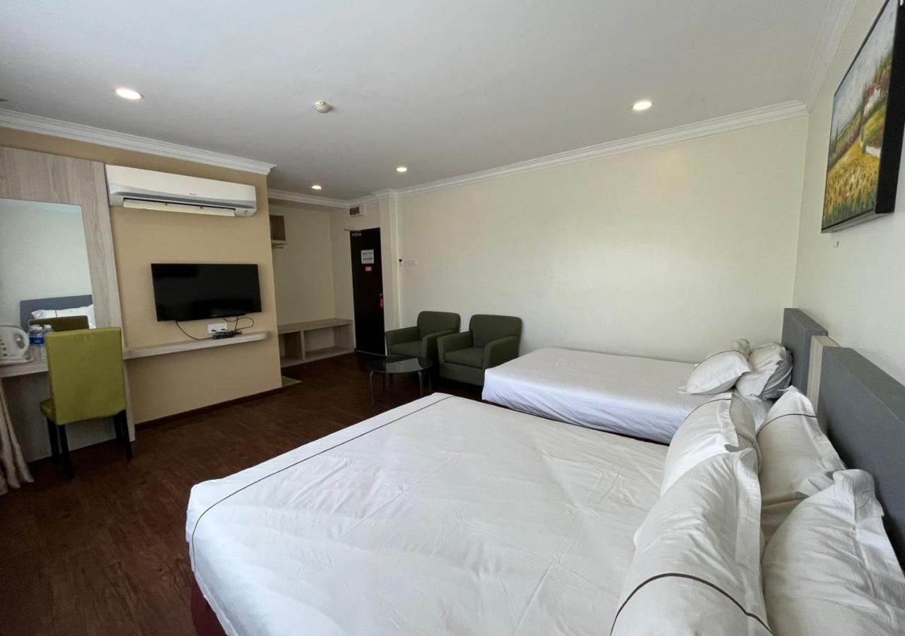 Angsoka Hotel Teluk Intan Esterno foto