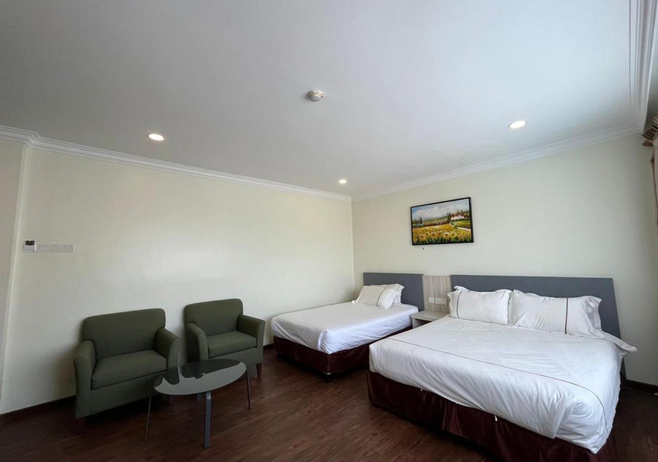 Angsoka Hotel Teluk Intan Esterno foto