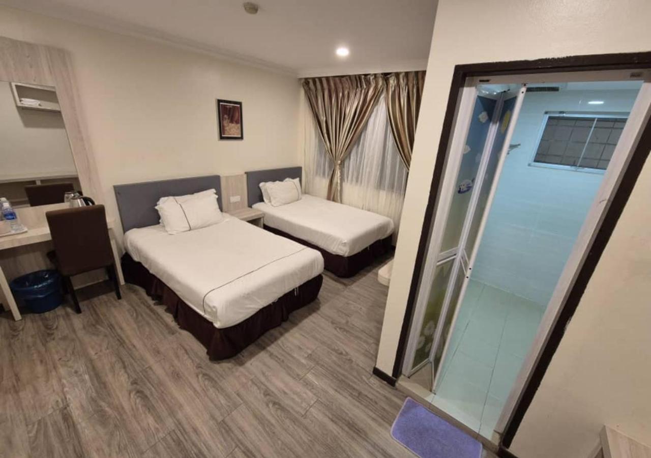 Angsoka Hotel Teluk Intan Esterno foto