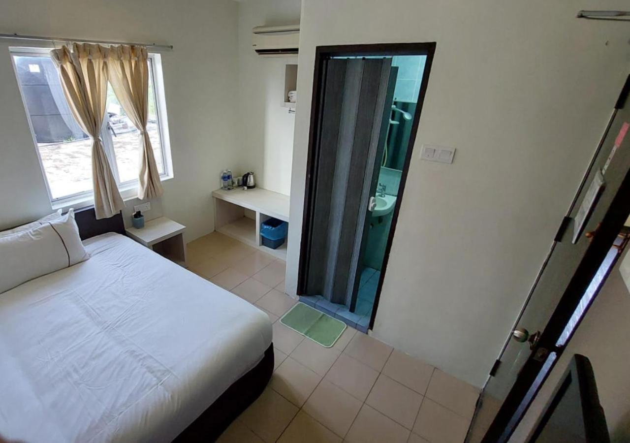 Angsoka Hotel Teluk Intan Esterno foto