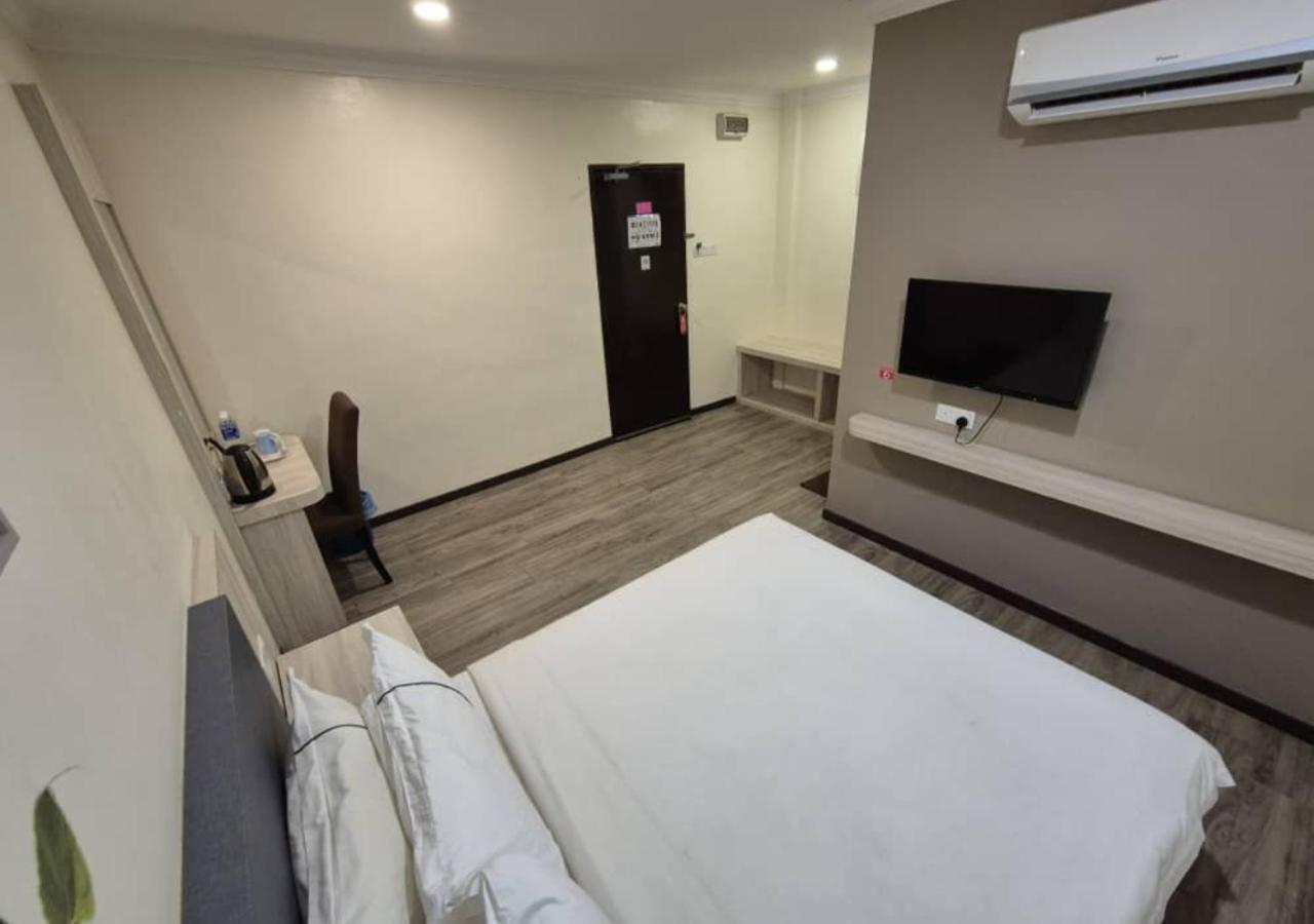 Angsoka Hotel Teluk Intan Esterno foto