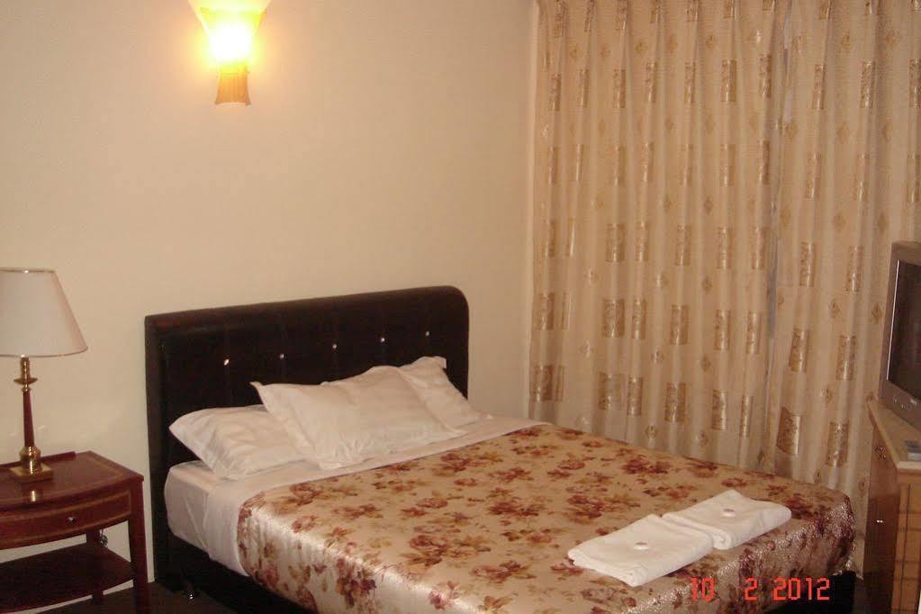 Angsoka Hotel Teluk Intan Esterno foto