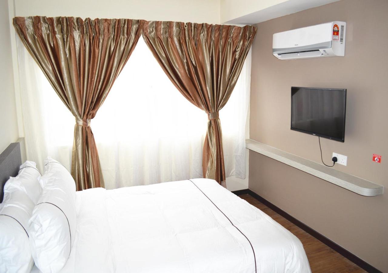 Angsoka Hotel Teluk Intan Esterno foto