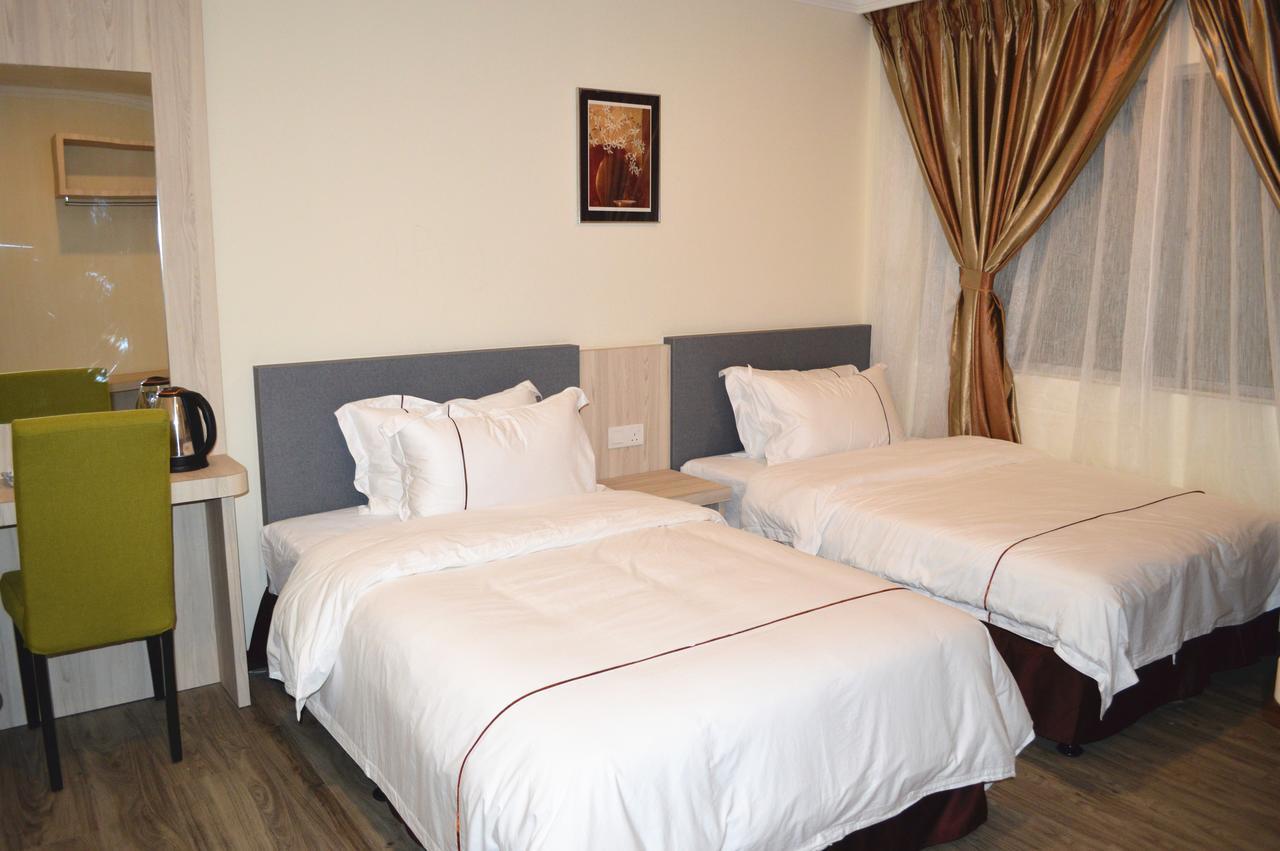 Angsoka Hotel Teluk Intan Esterno foto
