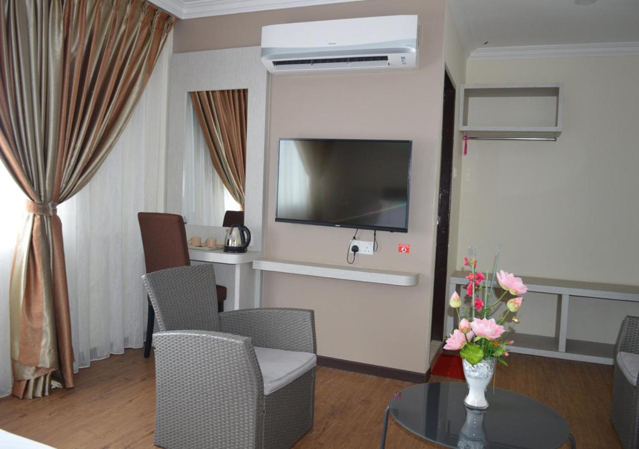 Angsoka Hotel Teluk Intan Esterno foto