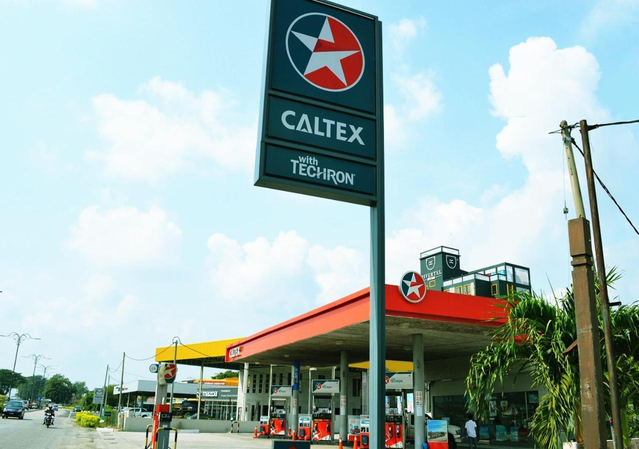 Angsoka Hotel Teluk Intan Esterno foto